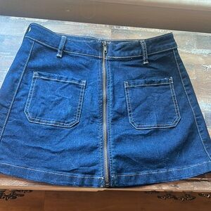 Dark denim mini skirt 🤸‍♀️